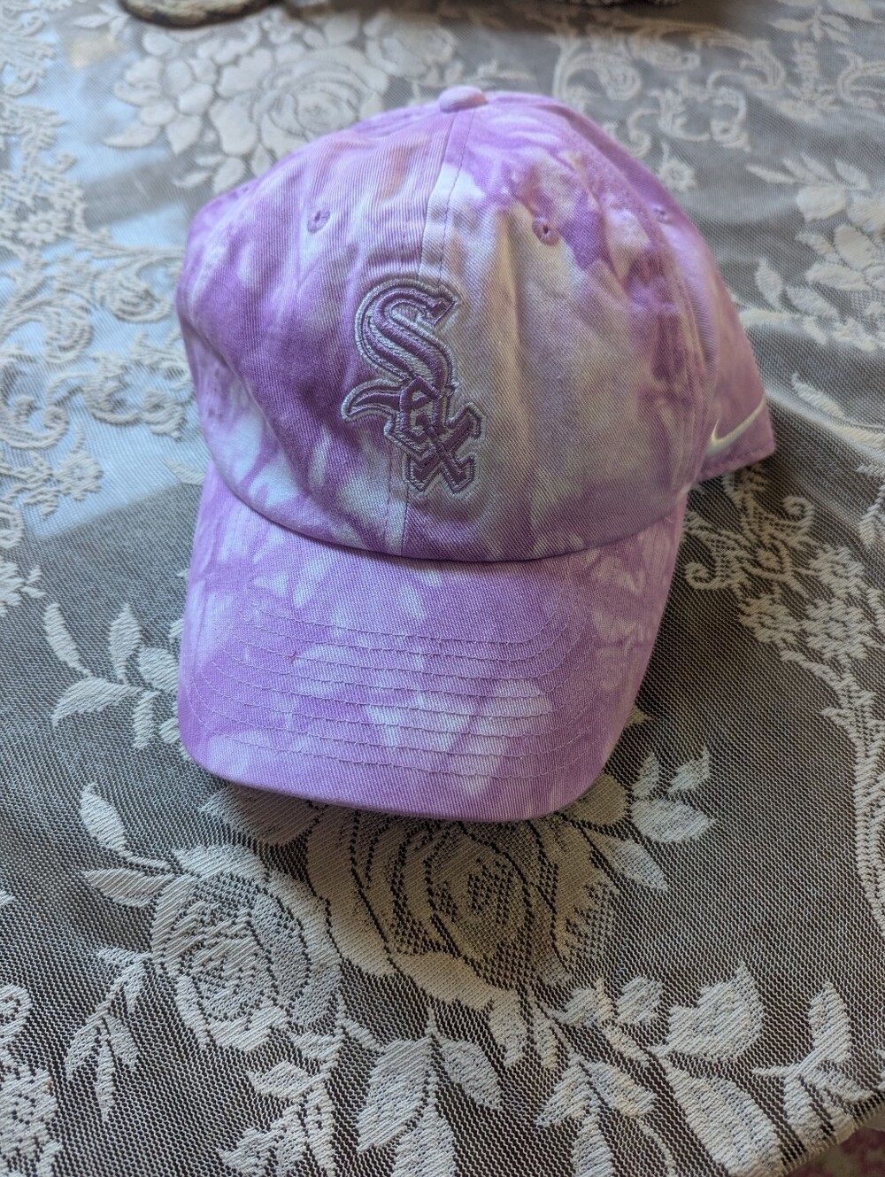 Nike Women's White Sox hat